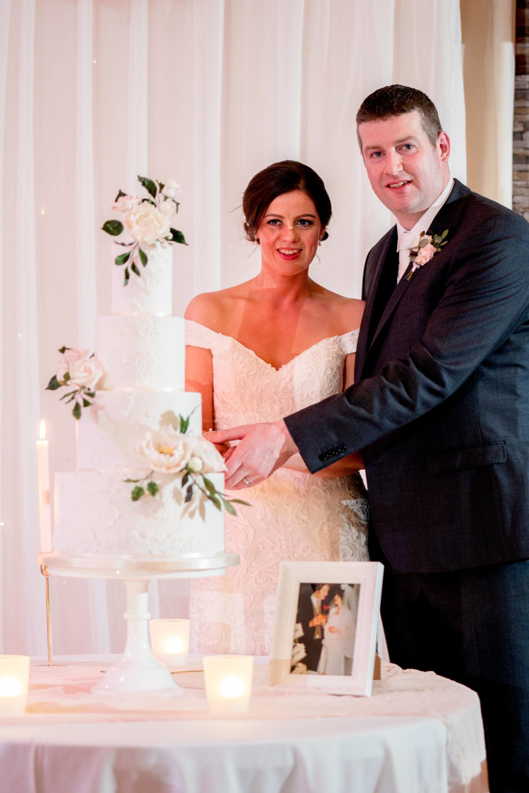 Sharon and James cake cutting