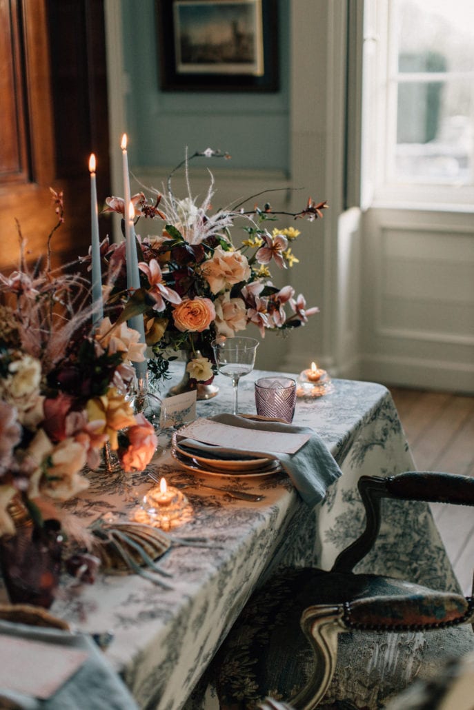 Romantic wedding table setting