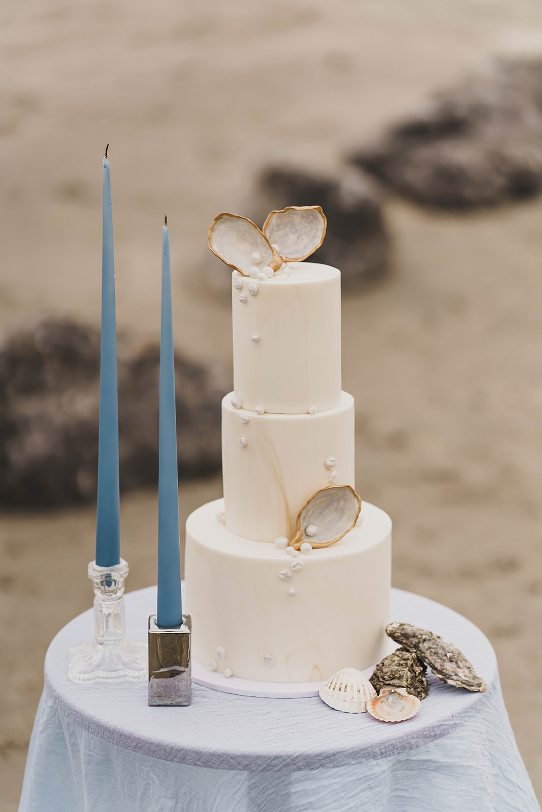 Beach wedding cake styling