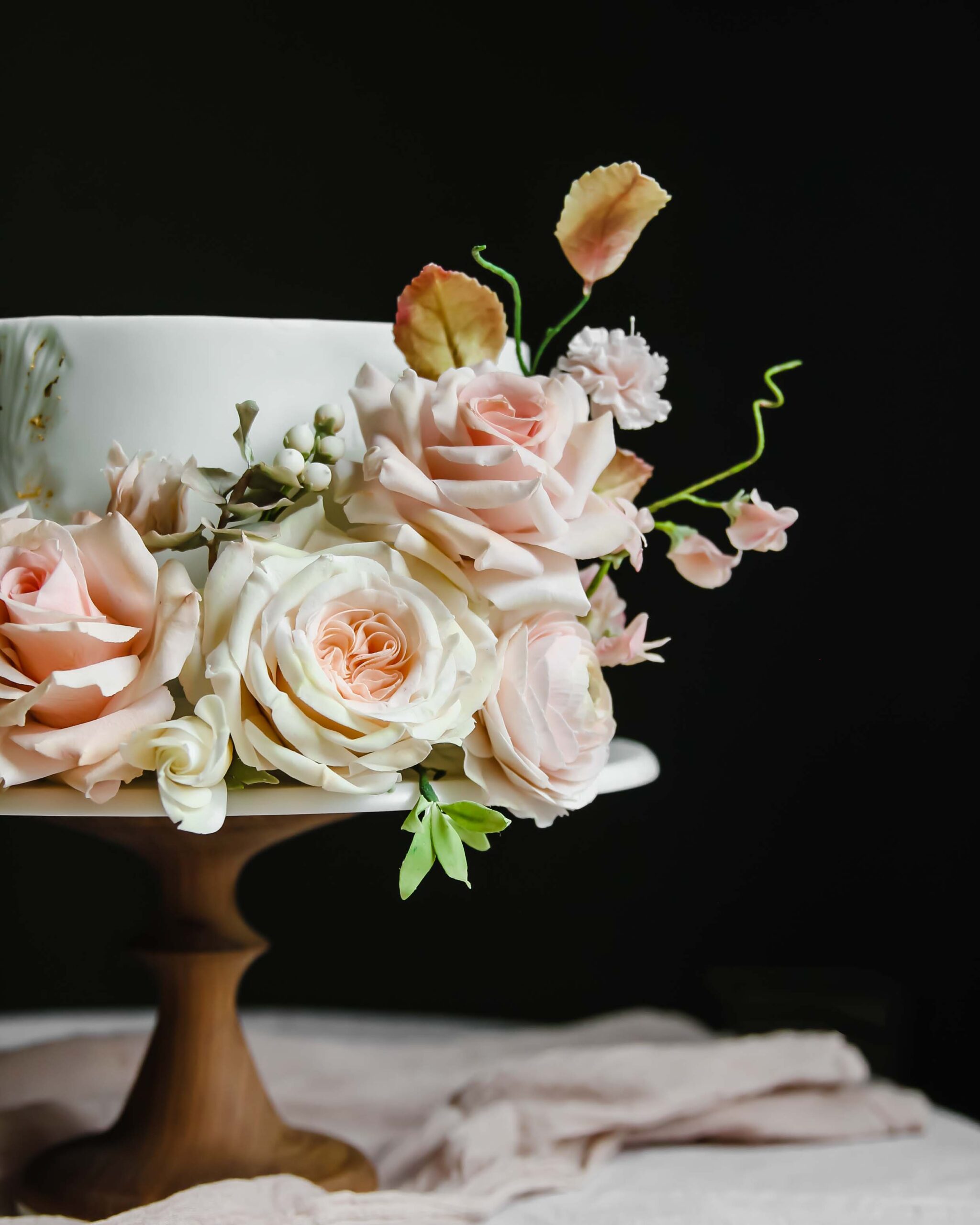 Blog How To Arrange Sugar Flowers On A Cake Top Tips Cove Cake Design Luxury Wedding