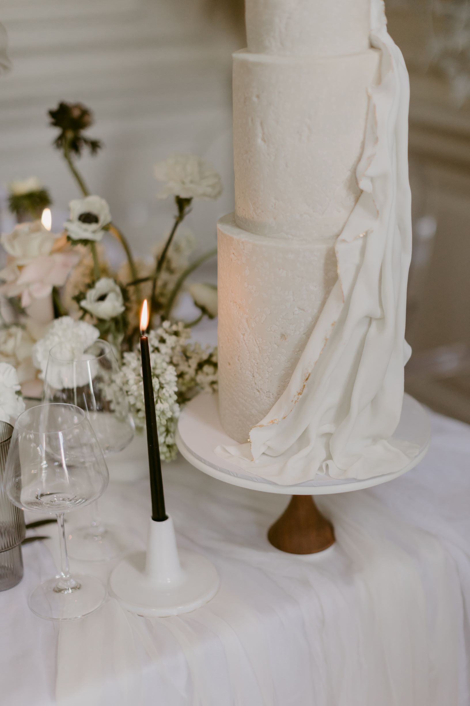 Modern Minimal Wedding Cake