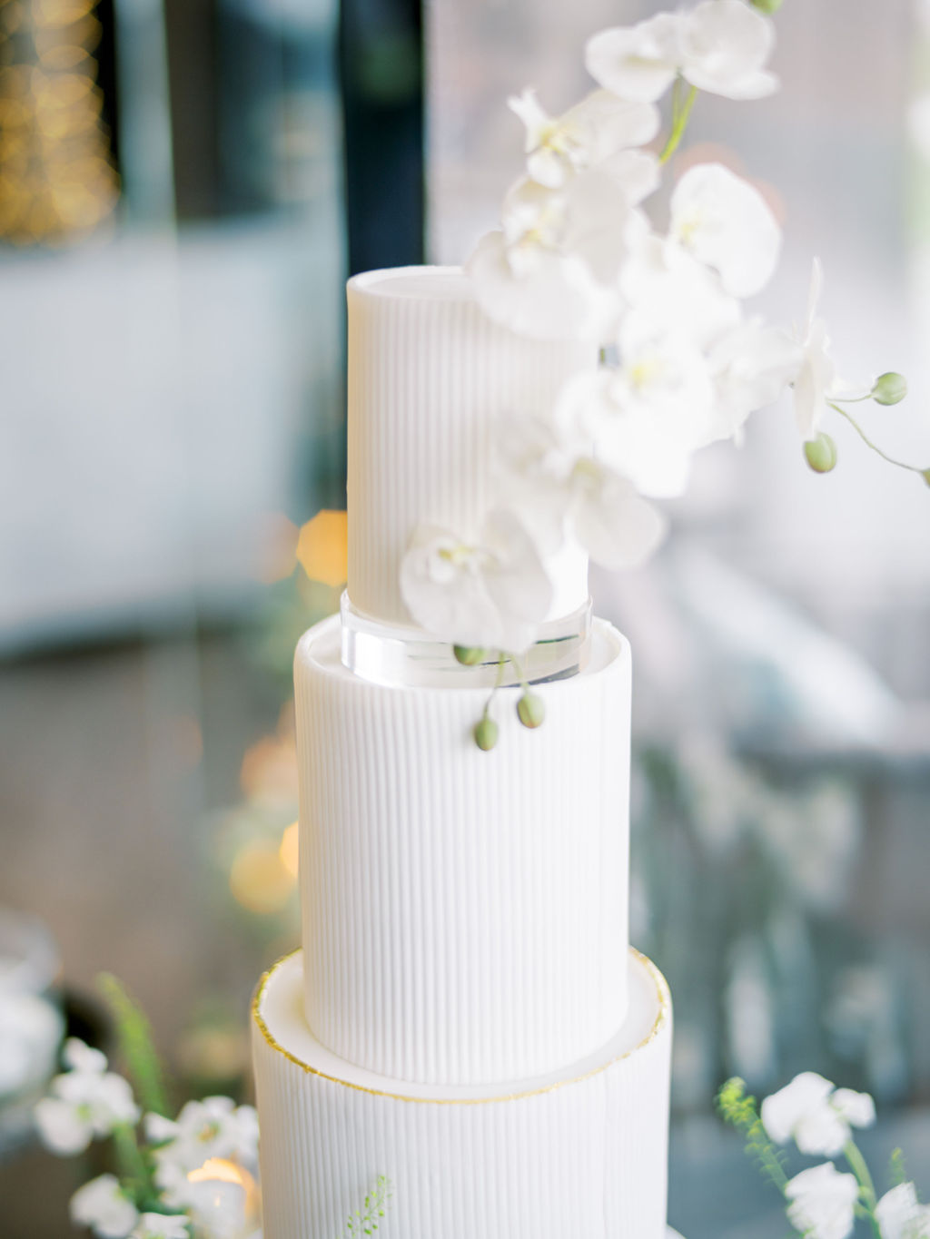 Modern white wedding cake