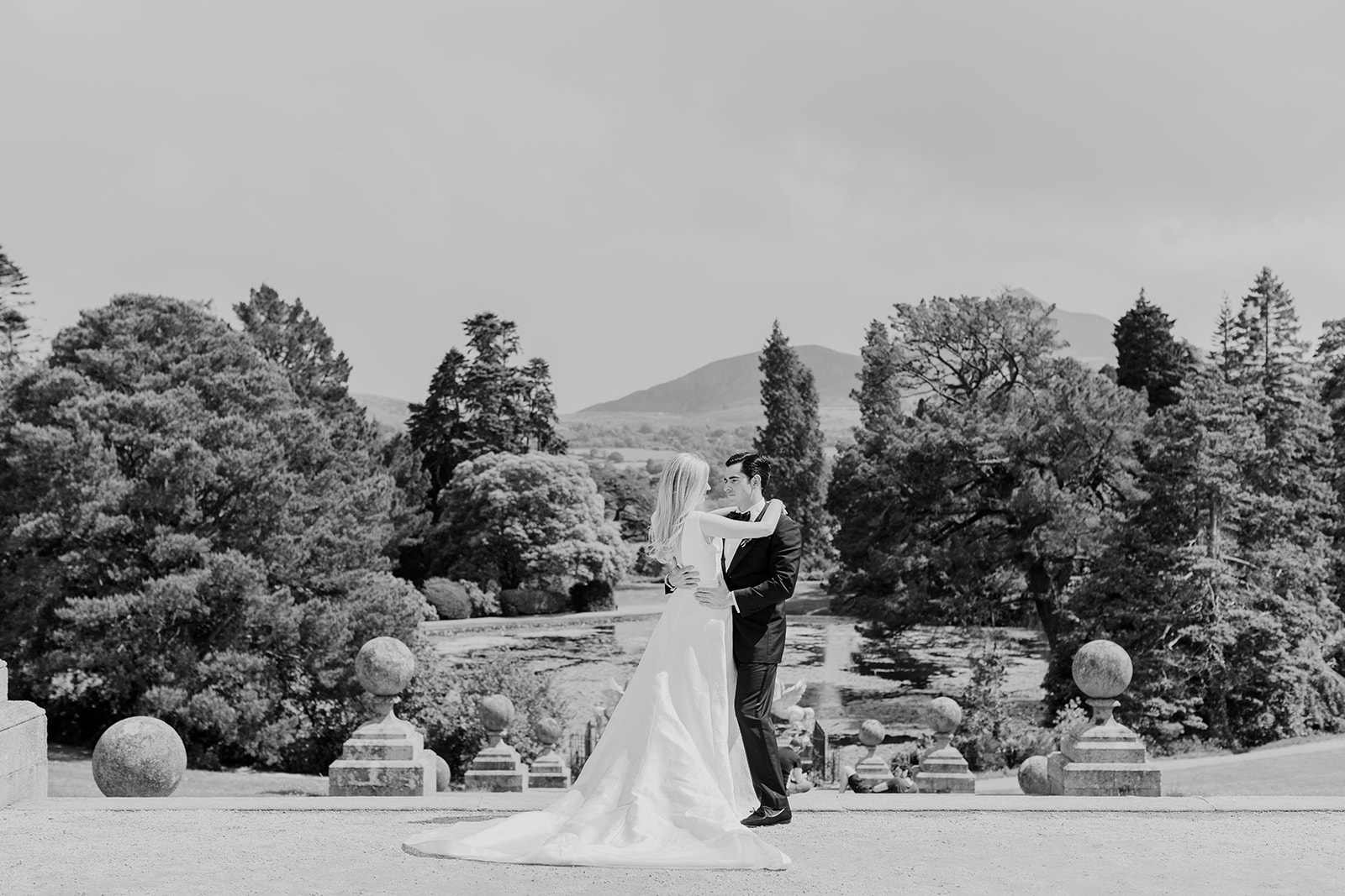 Wedding couple in estate gardens